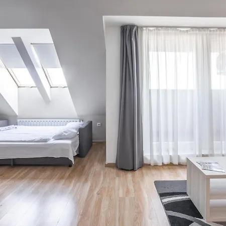 Corvin Plaza Apartments & Suites-2